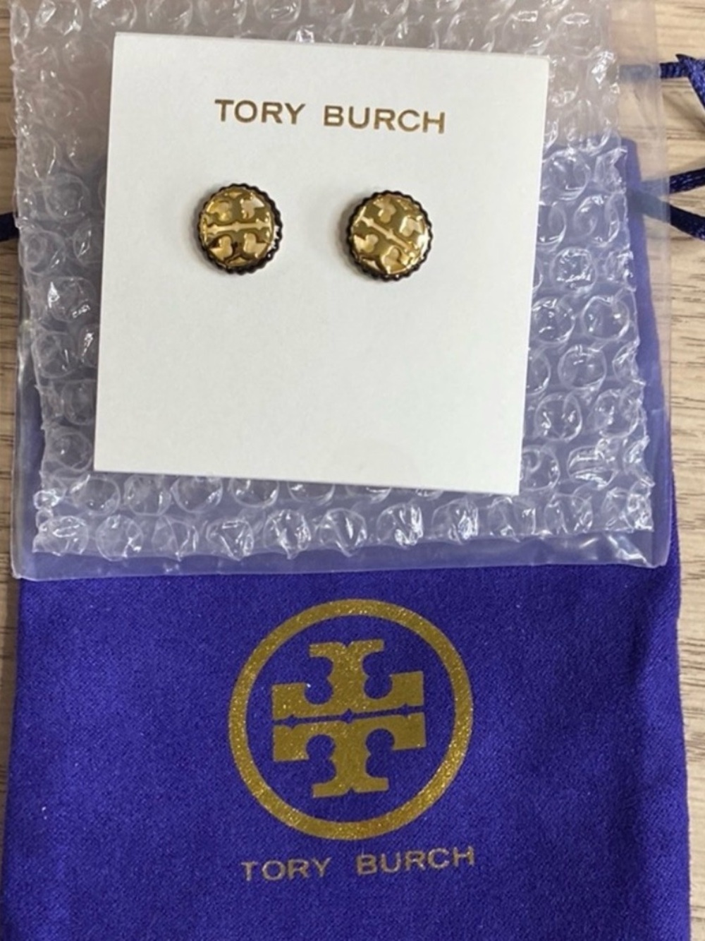 New Tory Burch Gold Stud Logo Earrings With Pouch - Picture 2 of 4